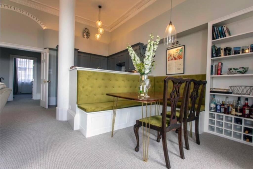 Stylish Georgian Retreat Appartement Bath Buitenkant foto
